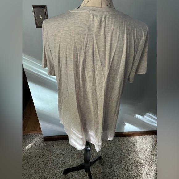 Maurice’s Graphic tee size L - Picture 3 of 4